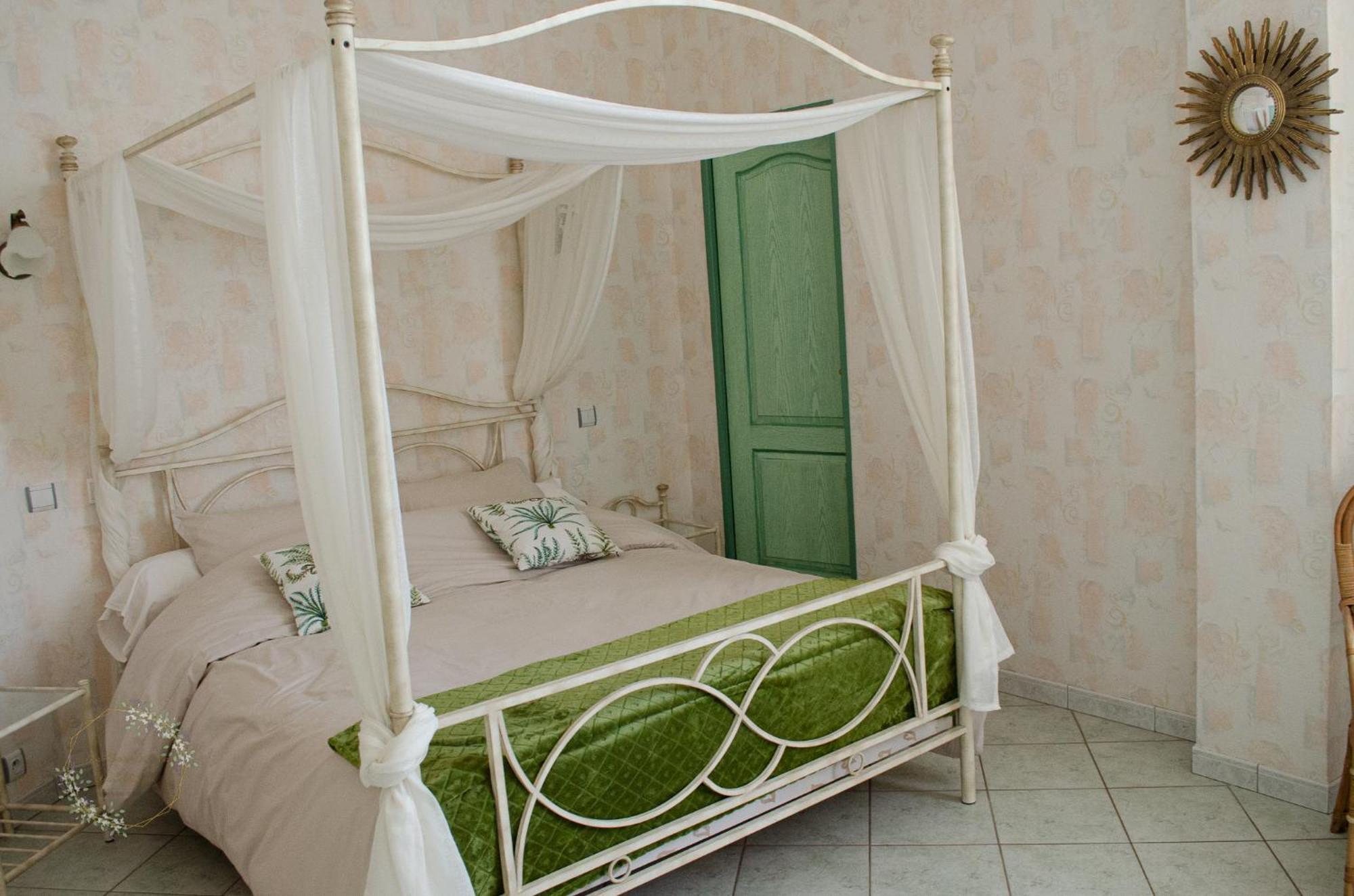 Les Dependances Du Chateau Noailles  Exterior photo